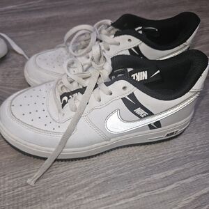 Nike Kids White and Black Sneakers with Silver Accents